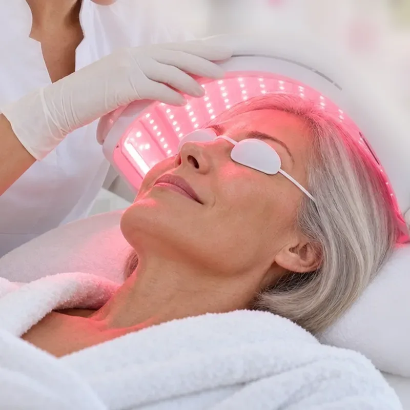 Peeling PRX-T33 suivi d'un masque LED — Centre Esthétique EstheMed à Nice